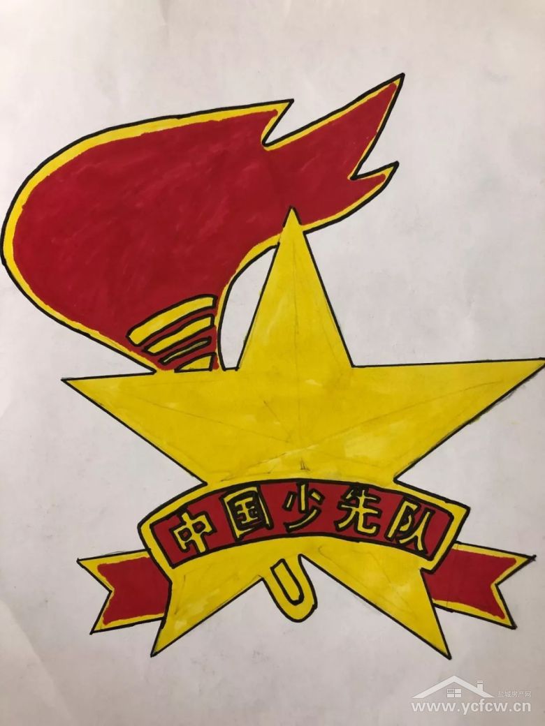 画一画:02瞧,美术课上,预备队员们正忙着画队旗和队徽呢!