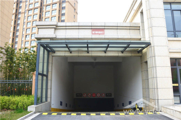 地下车库出入口自行车库品牌物管,您的专职管家一处好的风景,必须要有